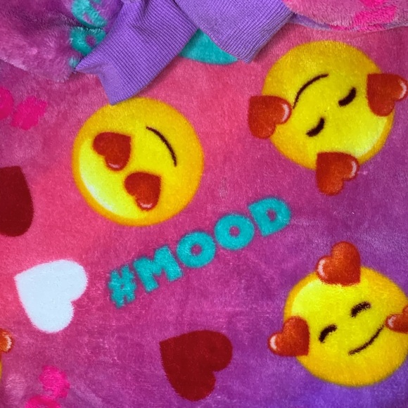 Emoji OverSized Kids Fluffy hoodie sweater Girls Kids 4-10 Like New! - Picture 8 of 10